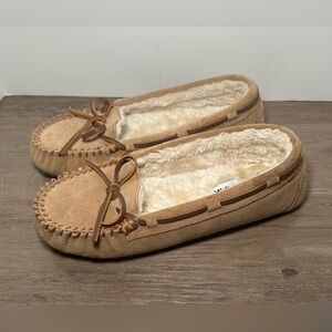 Minnetonka Shoes Moccasins Slippers 40241 Tan Suede Faux Fur Lined Slip On Sz 8.